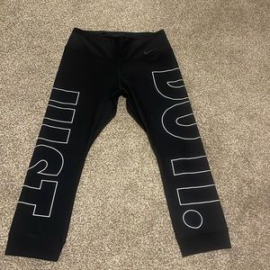 NIKE ‘Just Do It’ Cropped Leggings